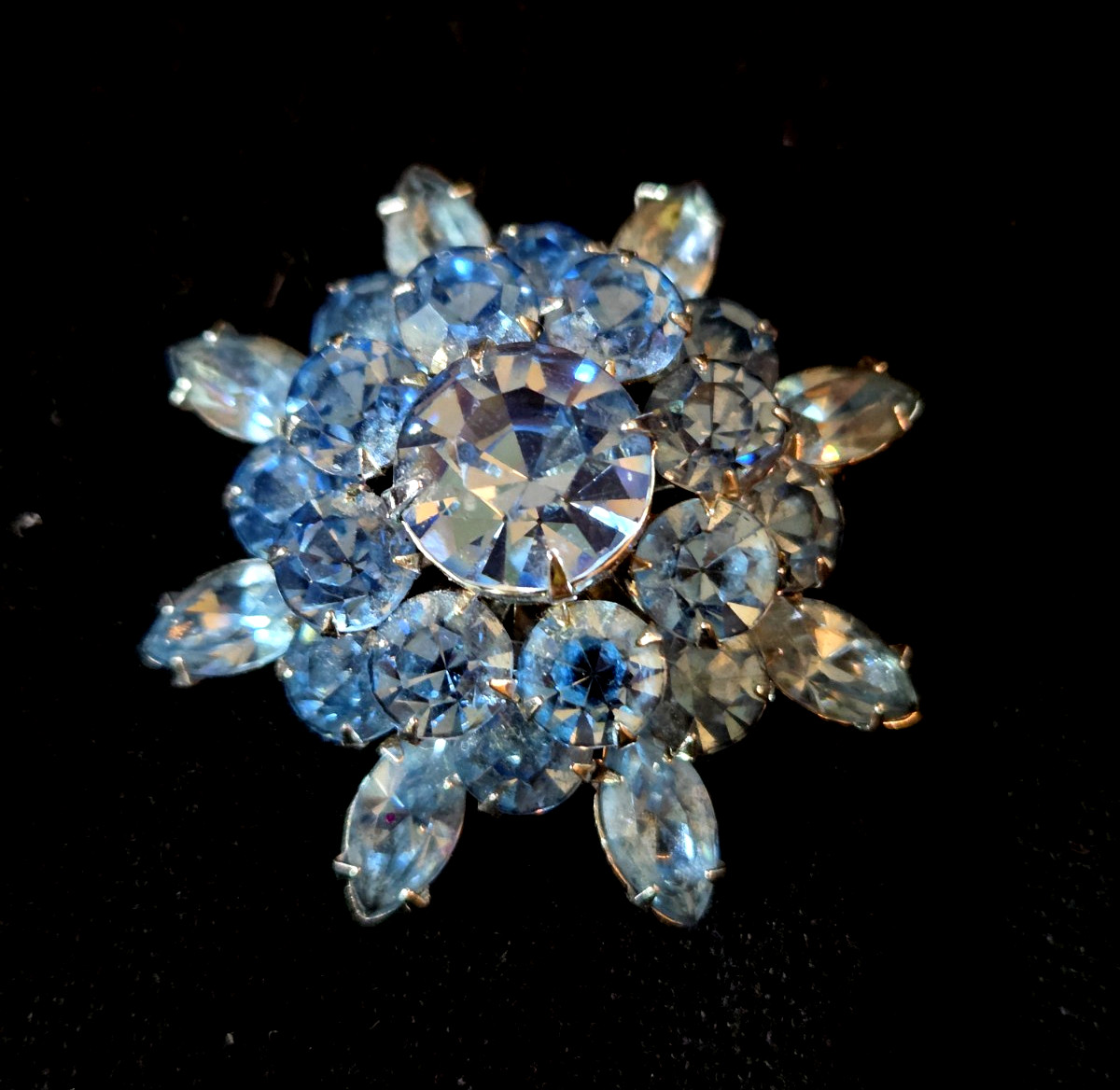 Vtg Coro Blue Crystal Starburst Rhinestone Brooch Silver Tone MCM 1.5″