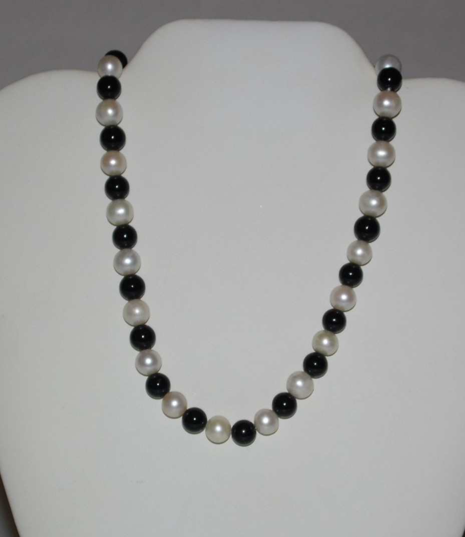 Vintage 14k clasp Yellow Gold Onyx & Cultured Pearl Beaded Strand Necklace 18″