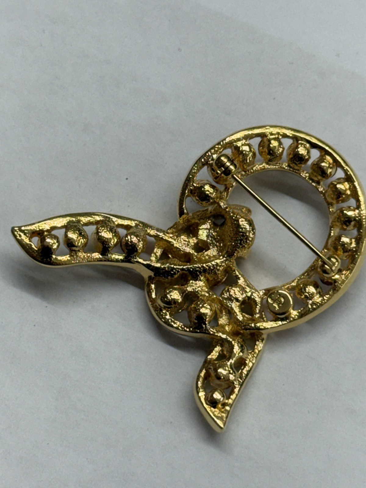 JOAN RIVERS “LOVER’S KNOT” MULTICOLOR CRYSTALS BROOCH PIN