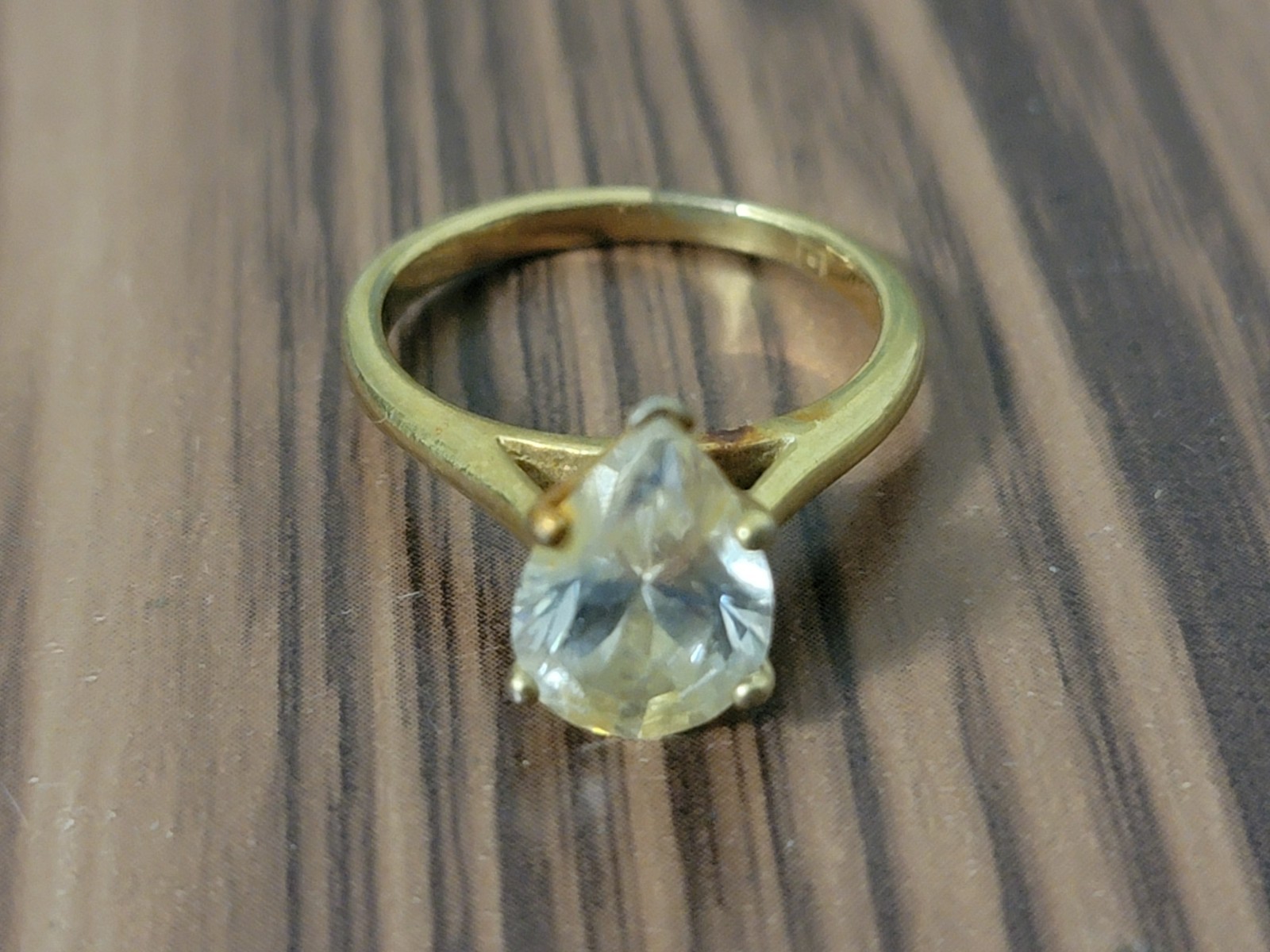 Vintage Tall Solitaire Pear Shaped Stone