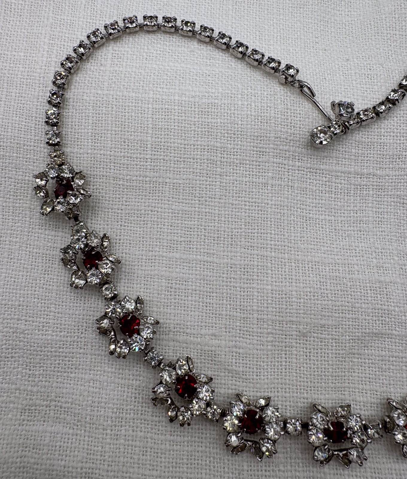 1950’s Vintage Red & Clear Rhinestone Choker Necklace Floral Pattern 15”