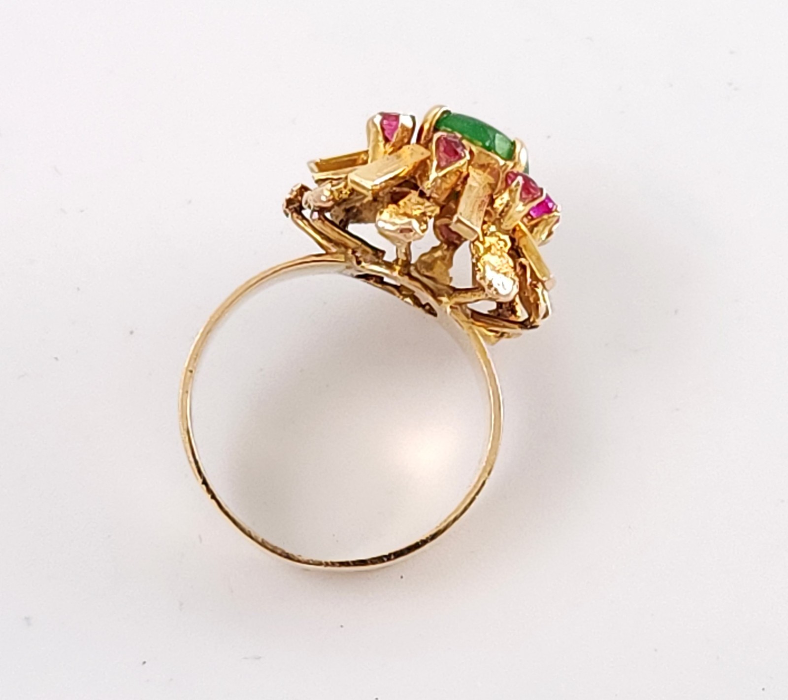 Vtg 14K Yellow Gold Brutalist Jade Ruby Sunburst Cocktail Ring – 5.64g size 5.5