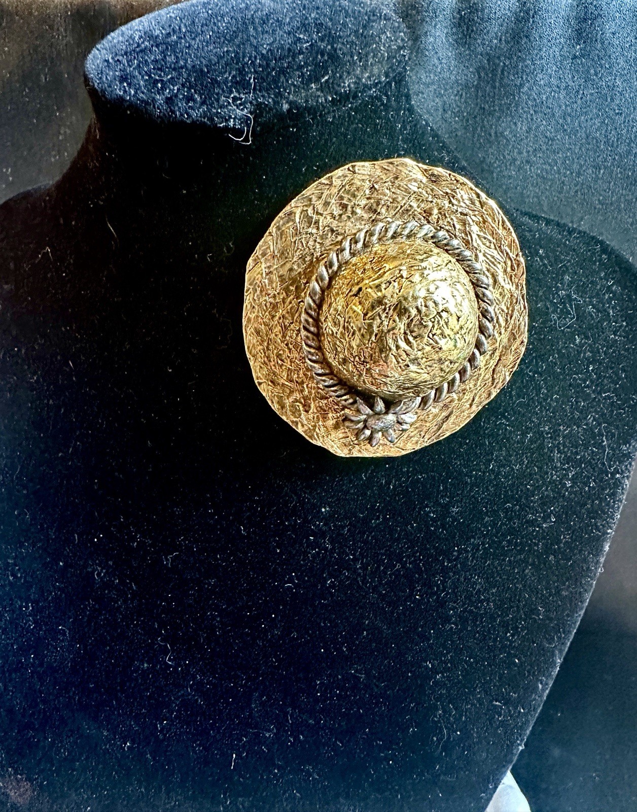 Vtg Gold Tone Sun Bonnet Hat Flower Figural Brooch Pin Premier Design PD Crown