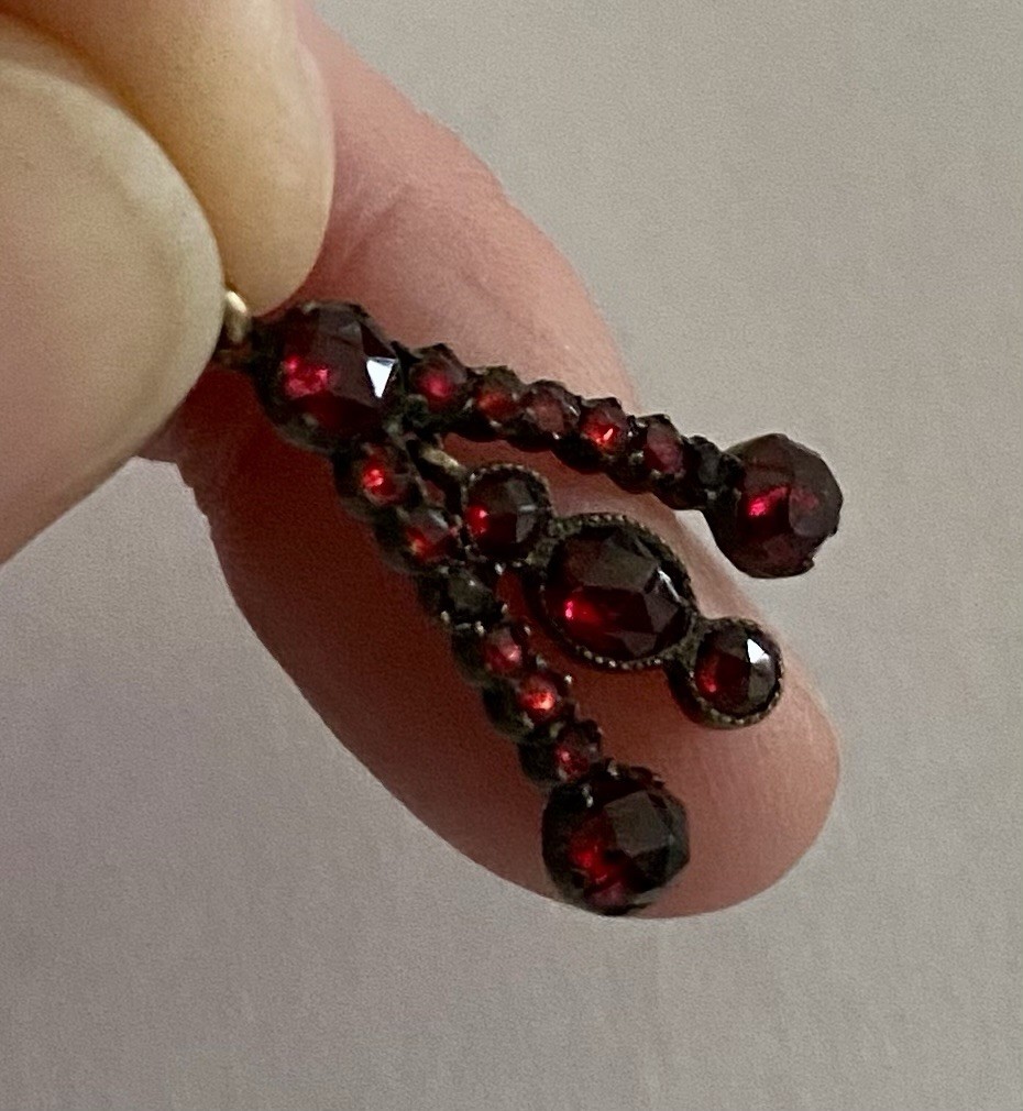 Victorian Garnet Pendant – circa 1837-1901, Low Carat Gold (5F149)