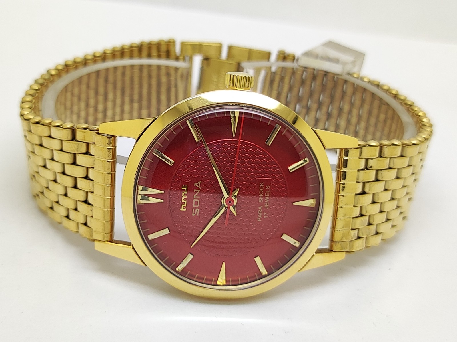 Vintage Hmt Sona Red Dial 17 Jewels Para Shock Mechanical hand winding Watch**