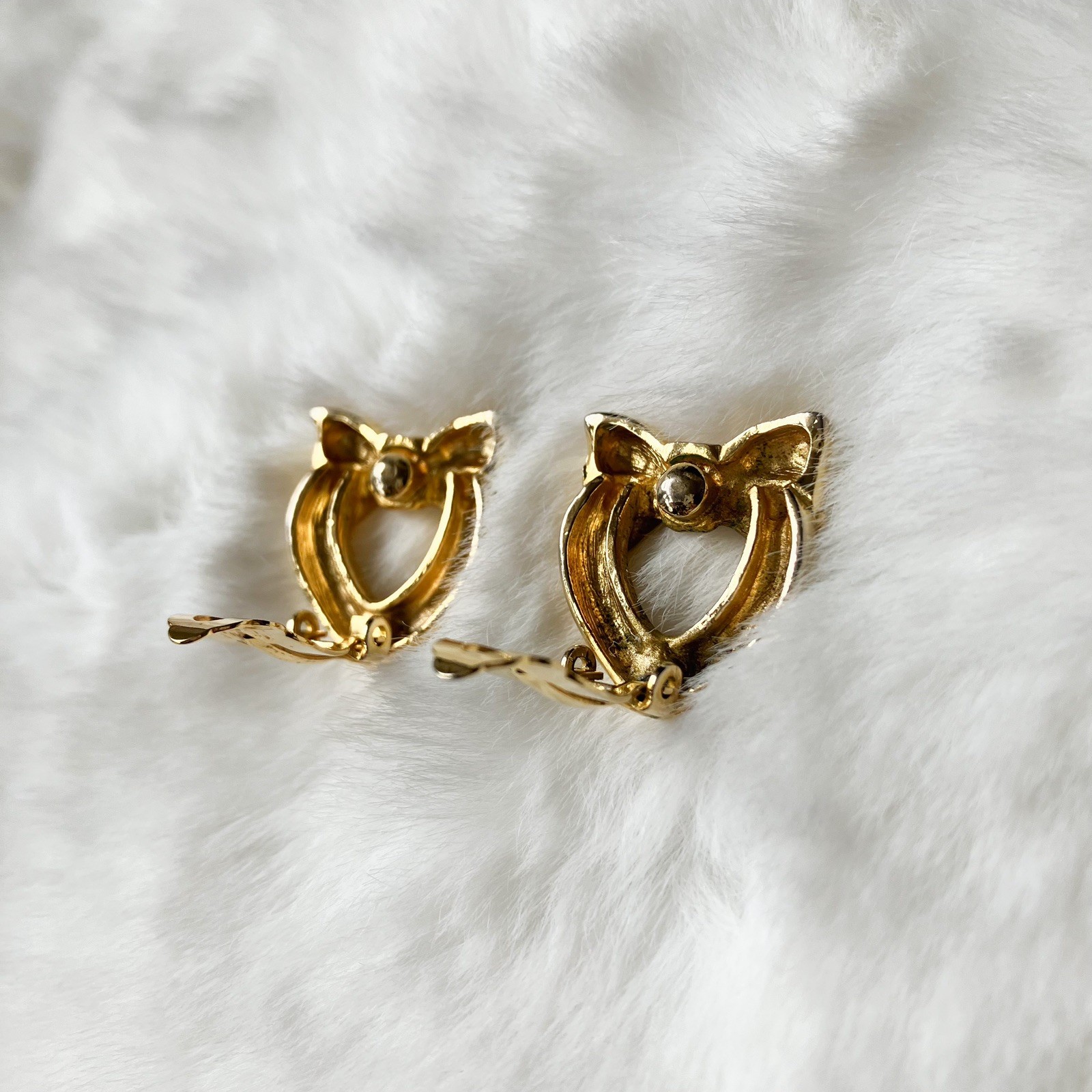 vintage Moschino Logo Heart Bow Clip On earrings Gold Tone Rare Japan exclusive