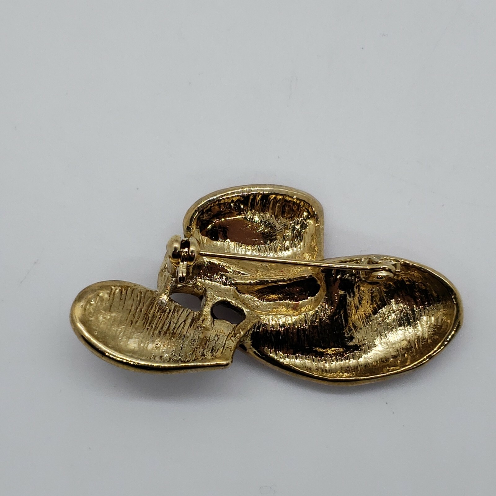 Vintage gold tone enamel Ladies Red Hats brooch pin