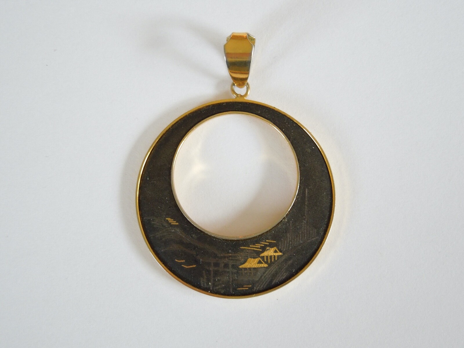 Pendant With Japanese Motifs 7.2 G / 5.2 X 3.9 Cm