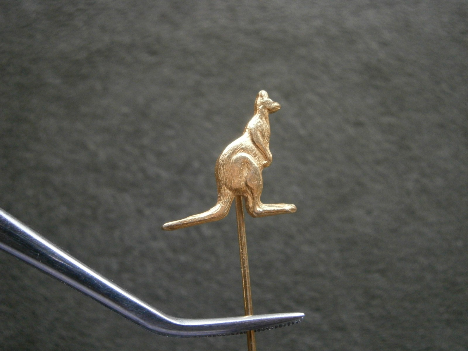 Kangaroo Australia Vintage Goldtone Stick Pin Lapel Pin 1.0g