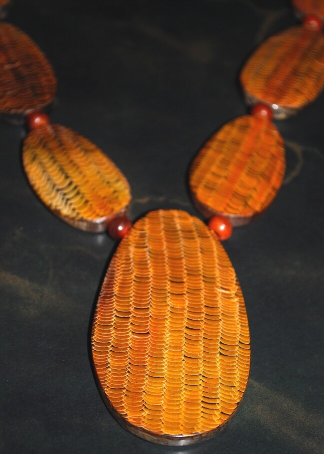 HAND CARVED COW HORN Vintage 25″ Necklace REVERSIBLE Golden Brown Oval Beads