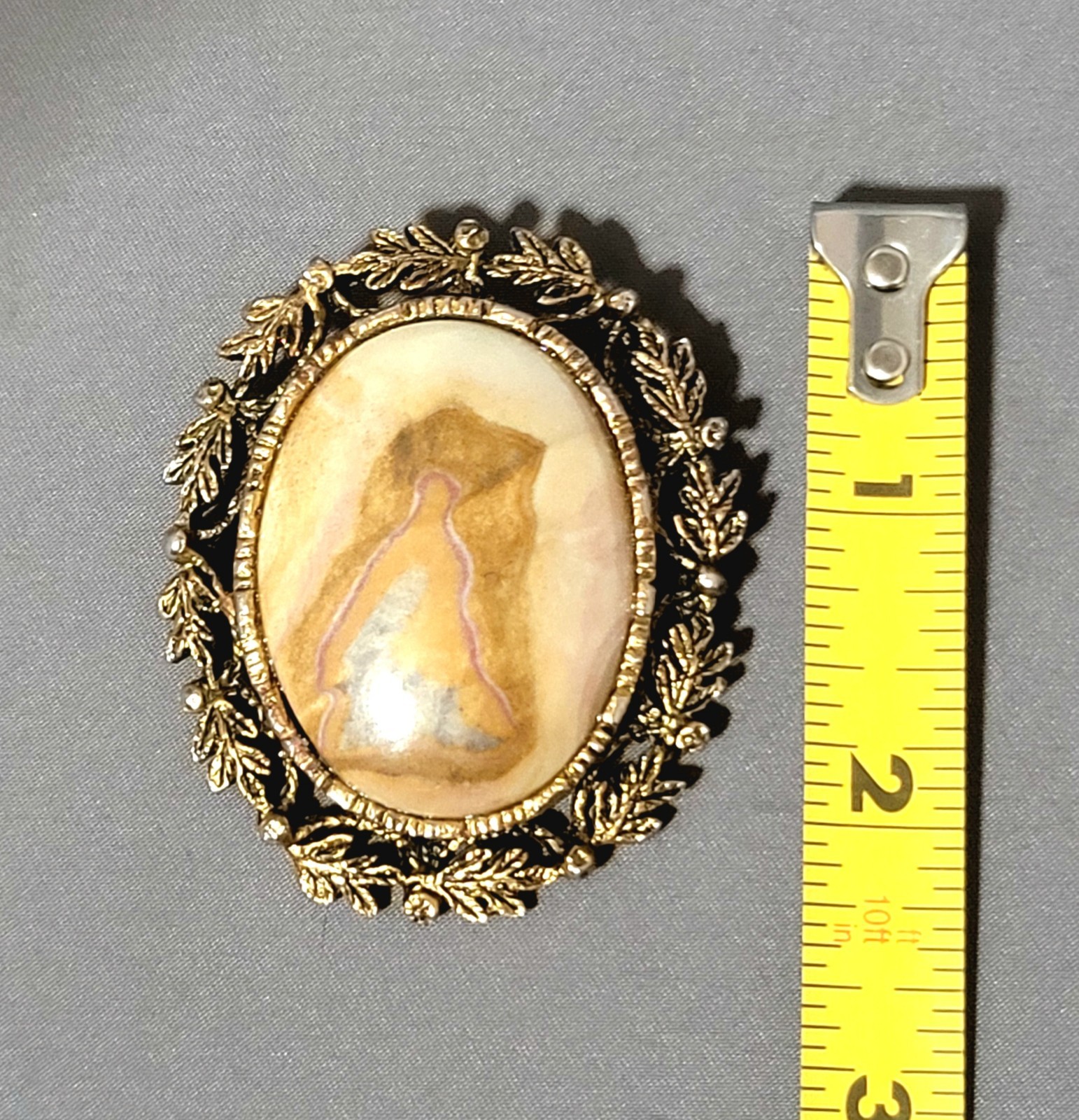 Vtg. Oval Agate Cabochon Brooch Pins Bezel Leaf Frame Silver & Gold Tone Set 2