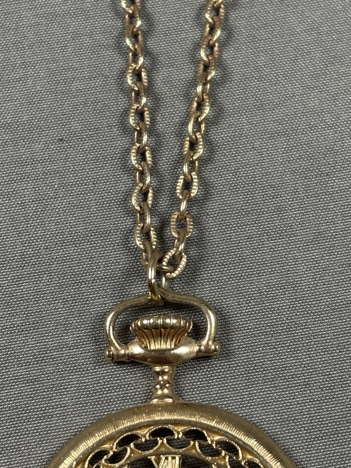 Vintage Sarah Coventry 1950’s Goldtone Roman Clock Design Pendant Necklace