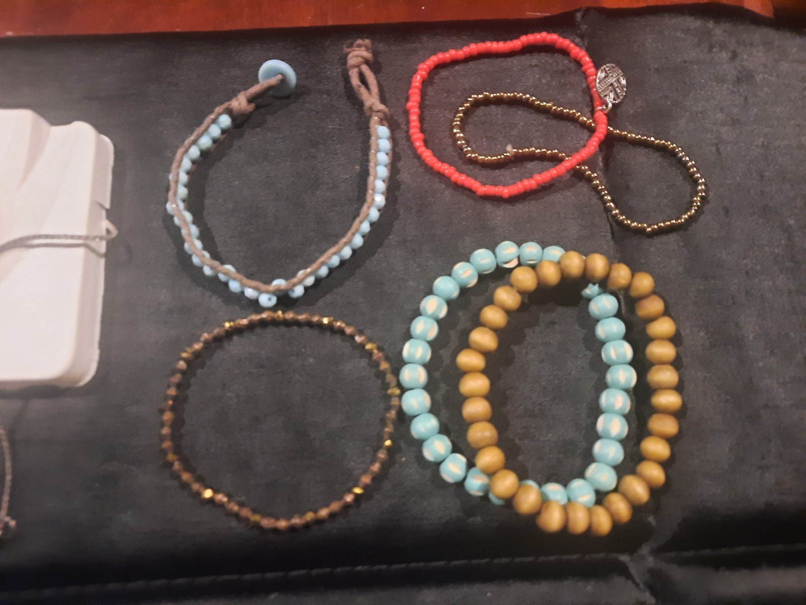 Beautiful vintage to modern wearable jewelry lot of 17 Pieces fashion jewelry