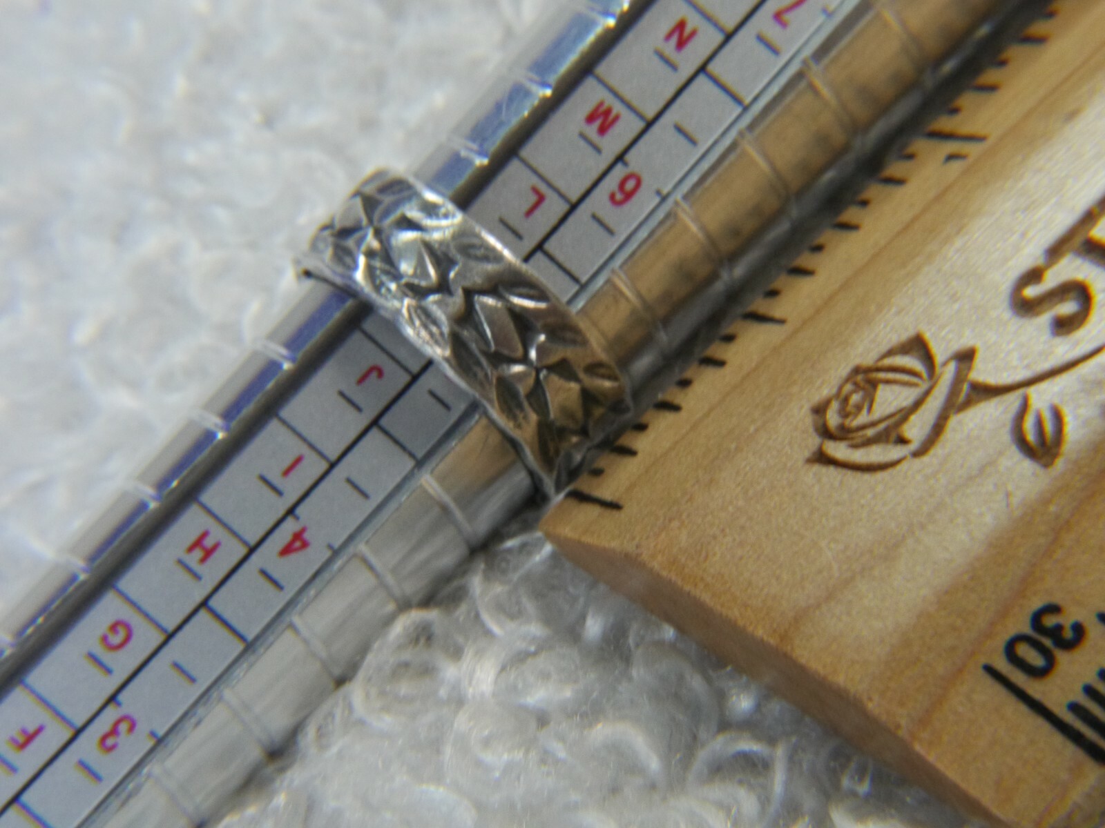 Southwestern stamped 1/4″ vintage 0.925 Sterling Silver band Ring size 5