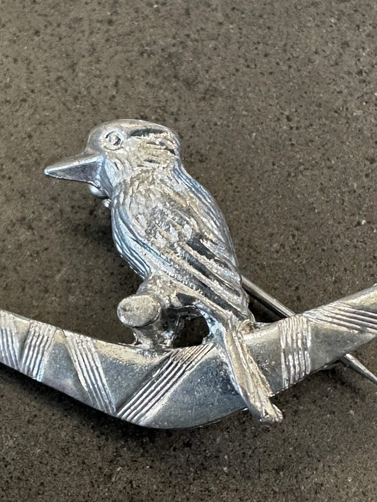 Vintage Kookaburra Sitting On A Boomerang Silver Tone 1.5″ Brooch Pin Australia