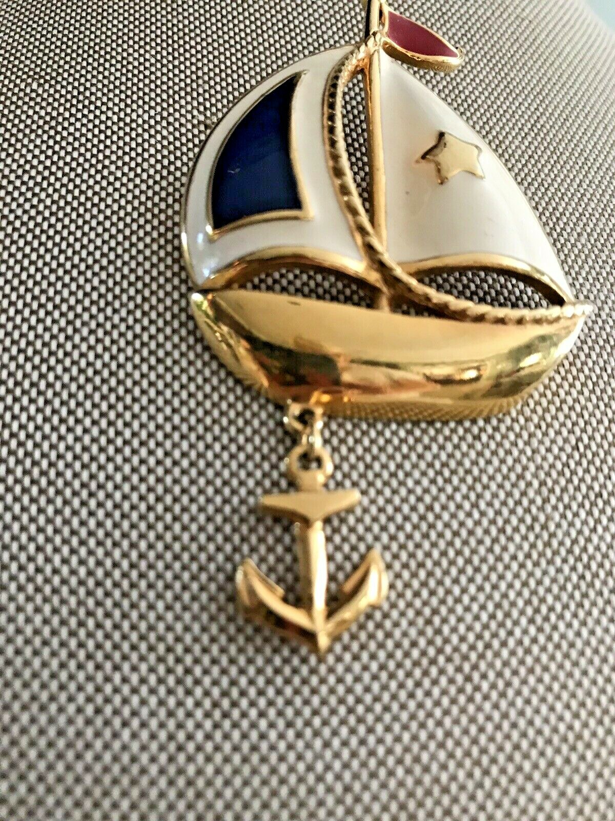 AVON Brooch Sailboat 1990’s