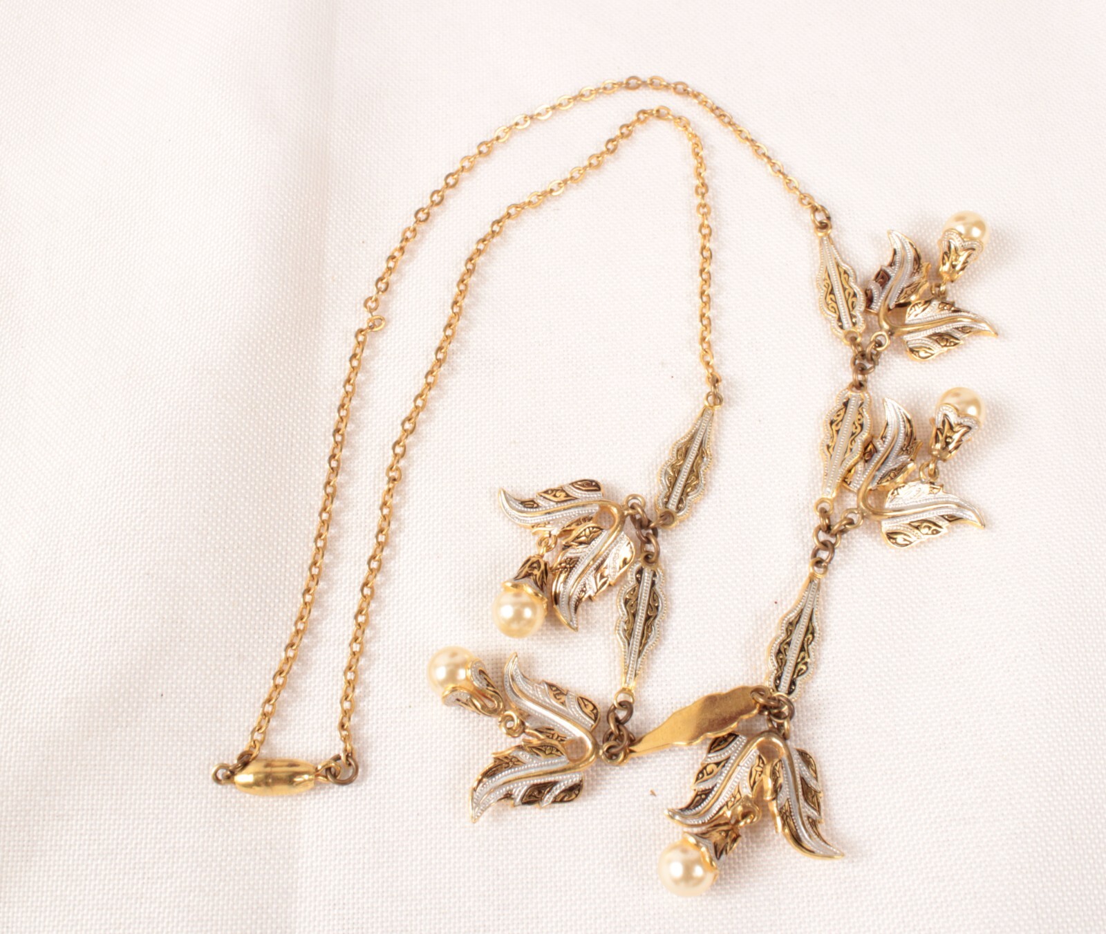 16 Inch Choker Necklace Faux Pearls and Leaves Lovely Unsigned