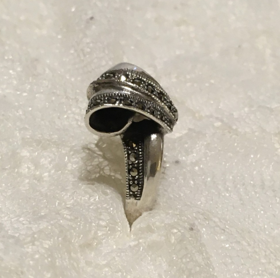Vintage Sterling Silver Ring Womens Sz 8.25 Ribbon Bow design Marcasite Accents