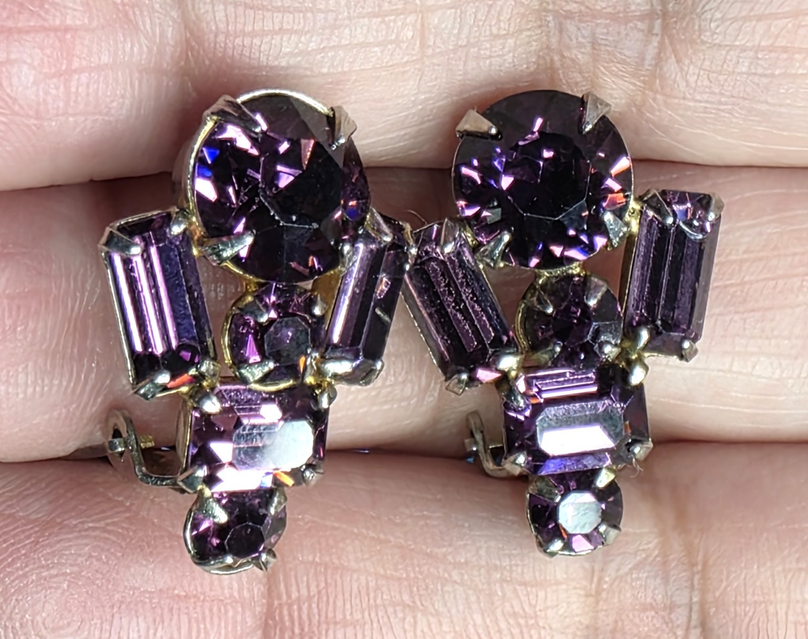 VTG Julianna Alexandrite Glass/Heliotrope Earrings in Purple