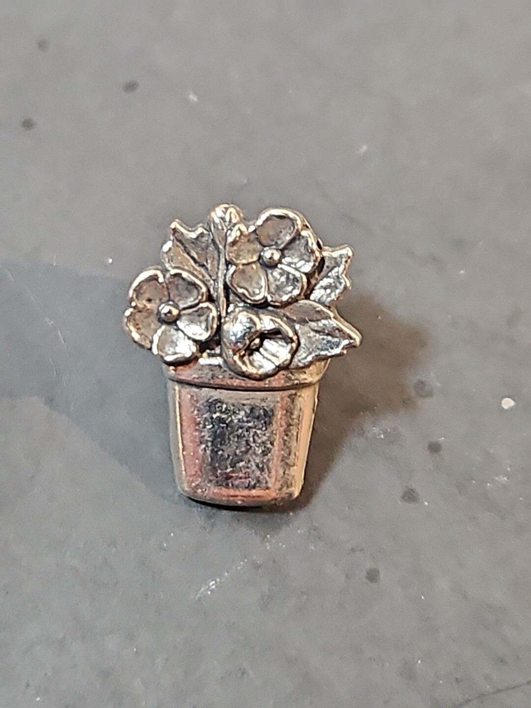 Flower Pot & Flowers Pin Gardening Plant Lover Gift Silver Tone P1