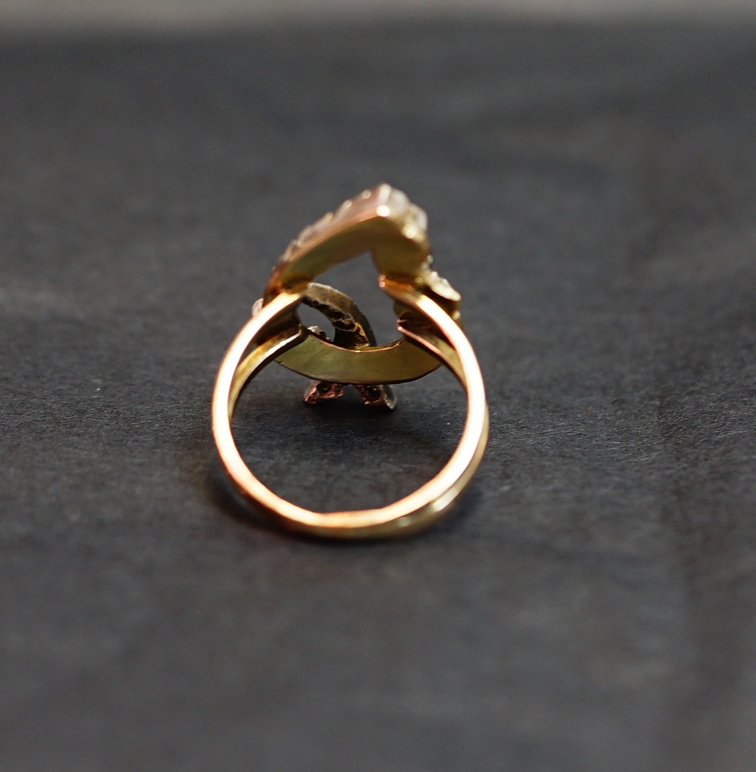19c. Victorian 14K 585 Yellow Gold Ring Diamonds Spades Leave Splint Shanks