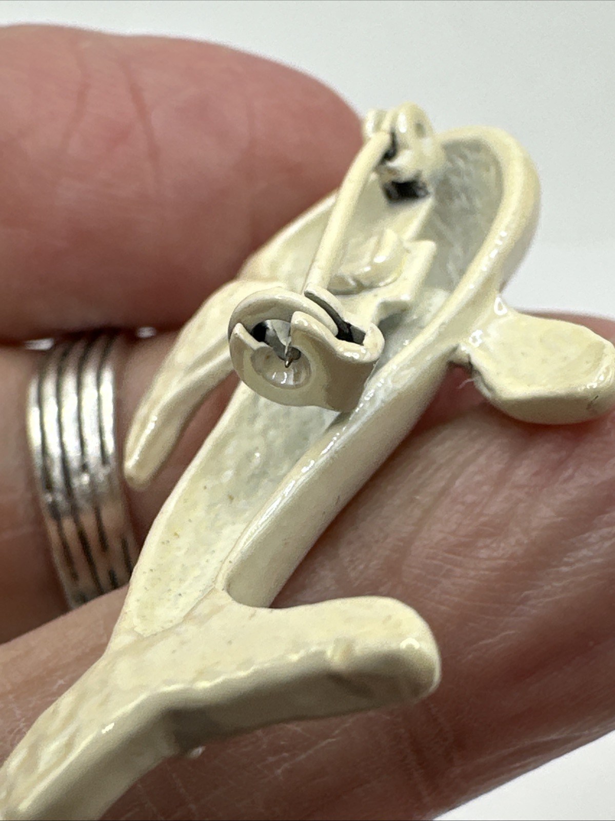 Vintage Beluga Whale White Pearlescent Enamel Dolphin Brooch Pin Sea Creature