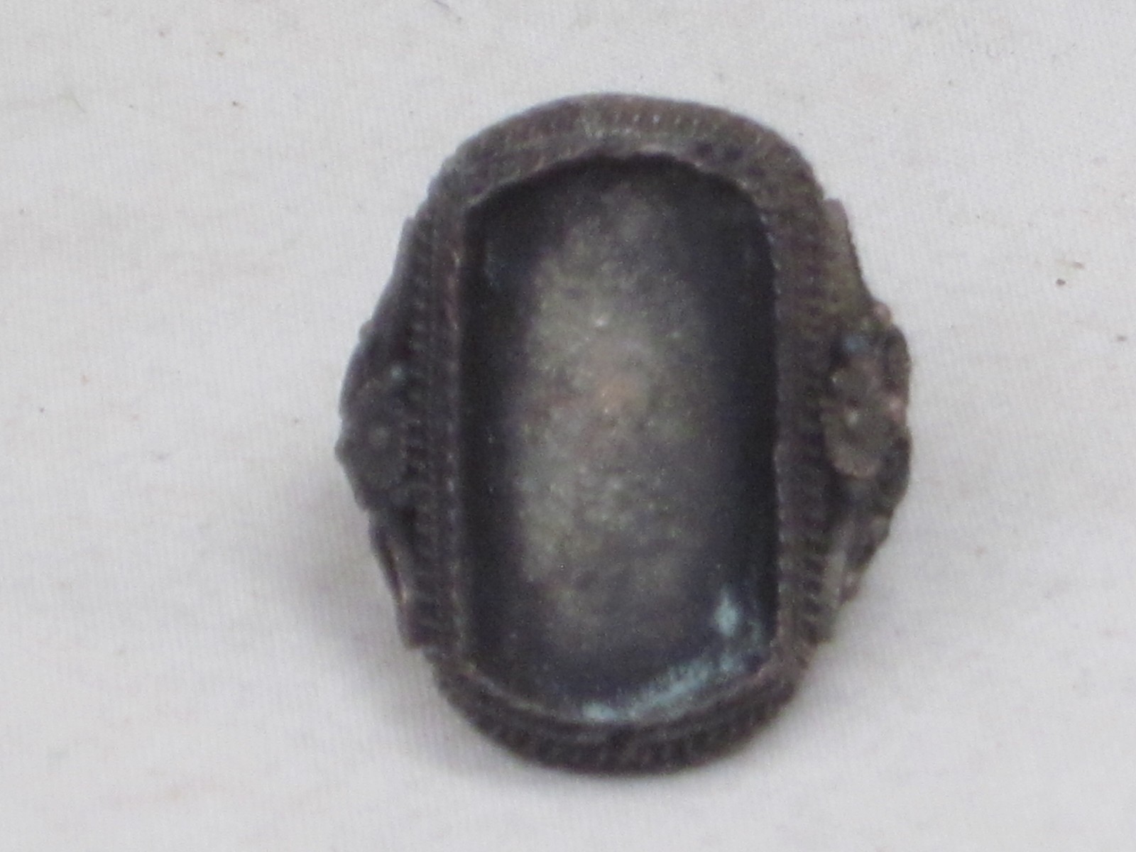 vintage incomplete filigree ring marked CHINA * adjustable band no stone