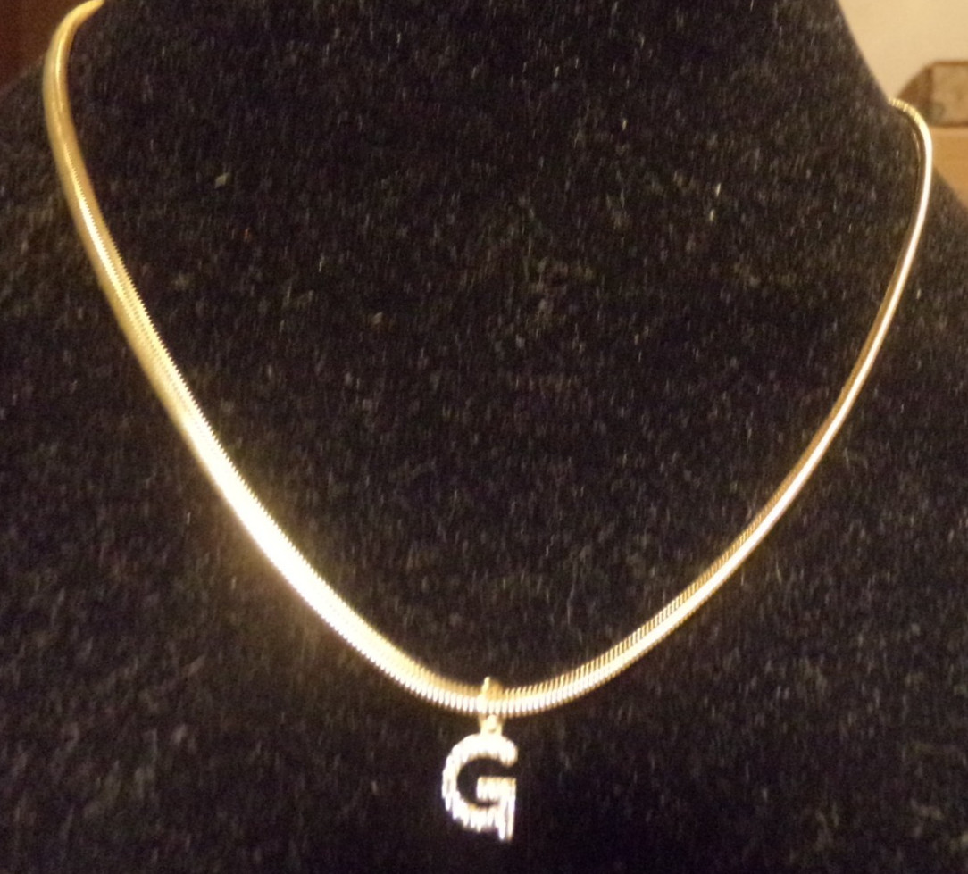 VTG 14K YELLOW GOLD PLATE DAINTY LETTER INITIAL MONOGRAM G PENDANT NECKLACE 19″