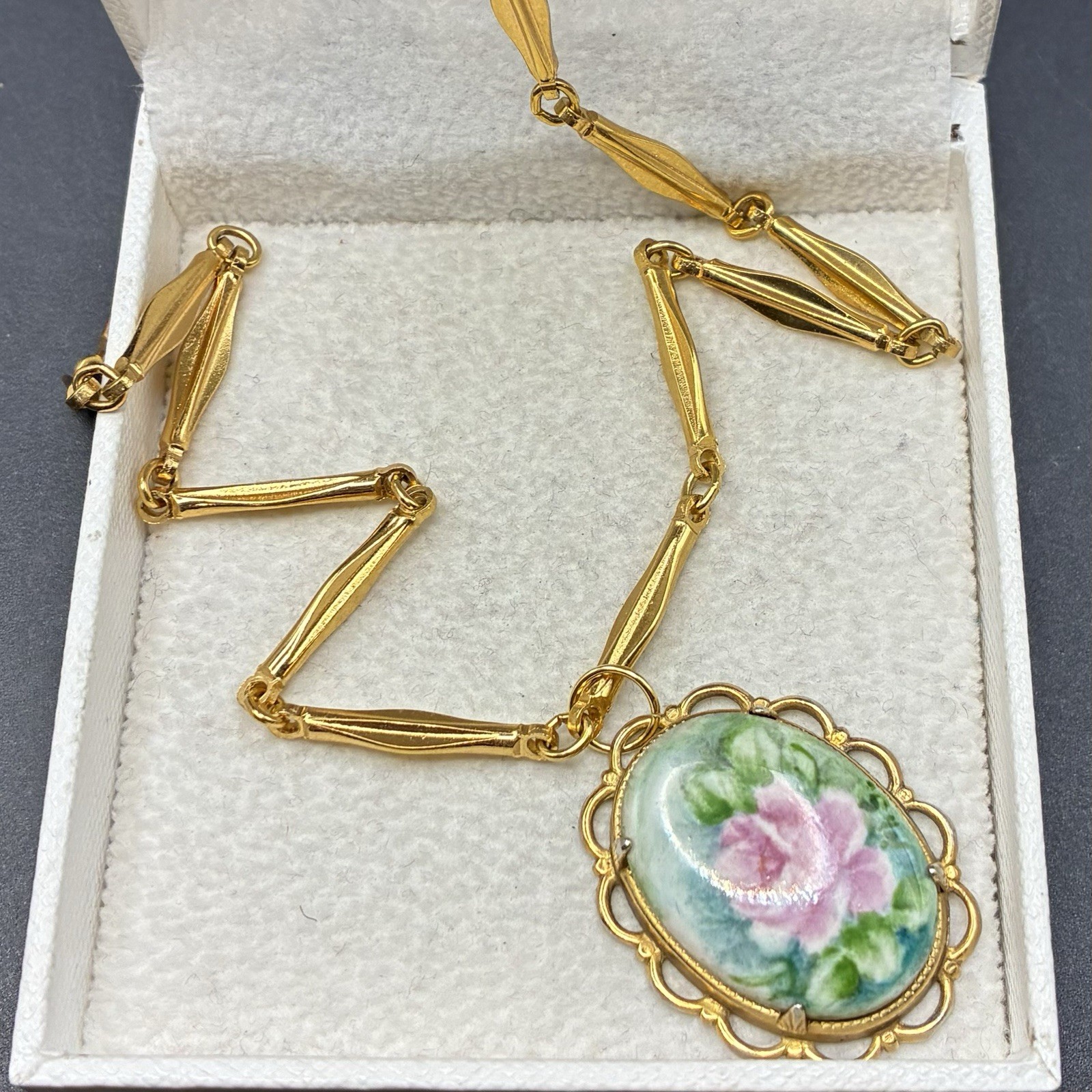 Vintage Oval Rose Pendant Necklace on Vintage Gold Plated Fancy Link Chain