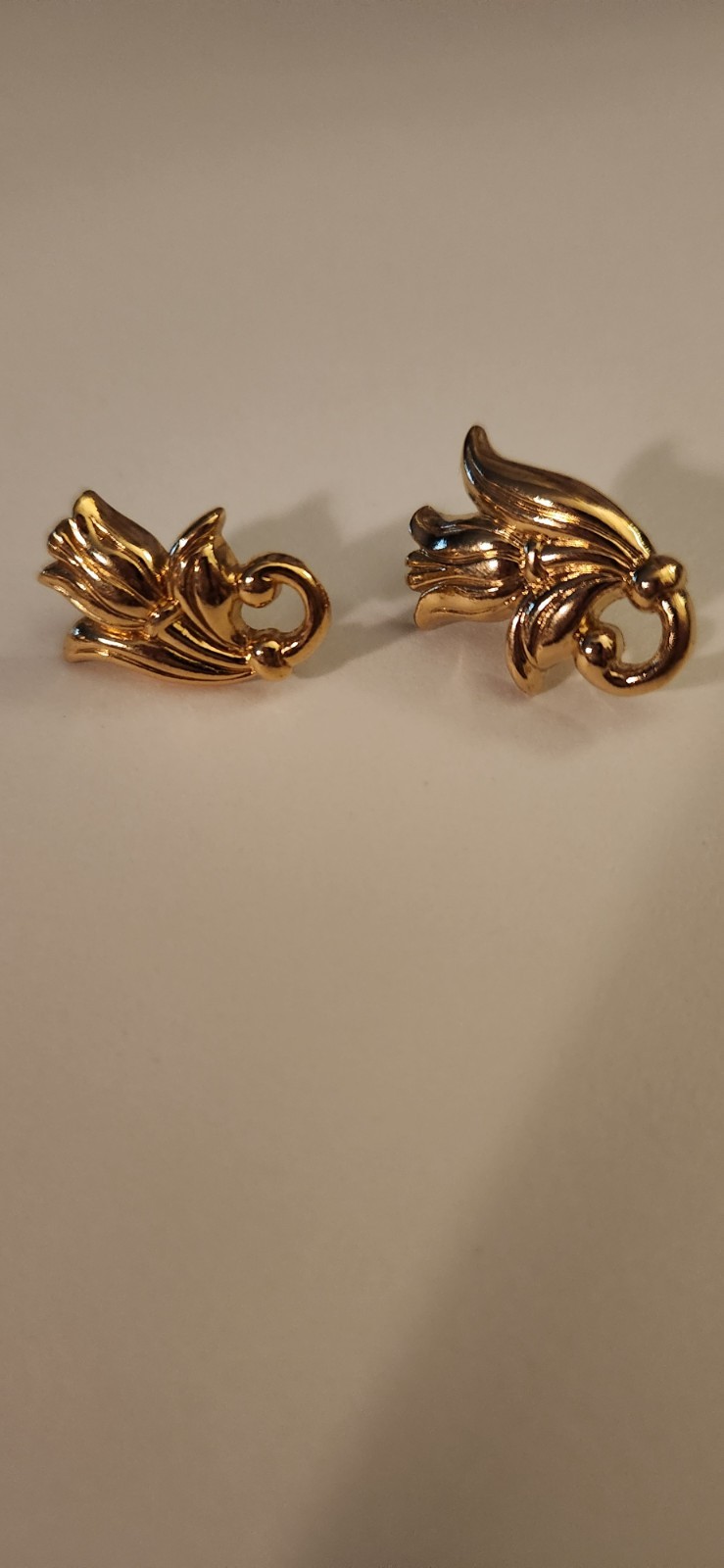 Gold Tone 1990’s Vintage AVON Tulip pierced earrings.