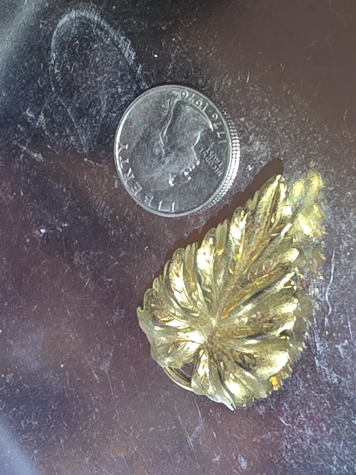 Vintage Gold Tone Leaf Scarf Clip