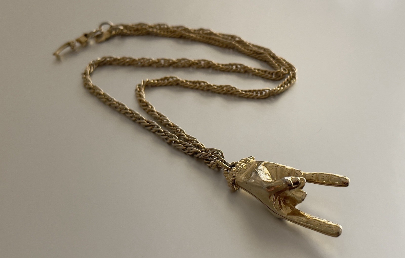 Vintage Gold Tone Italian Mano Cornuto Pendant Good Luck Charm Necklace