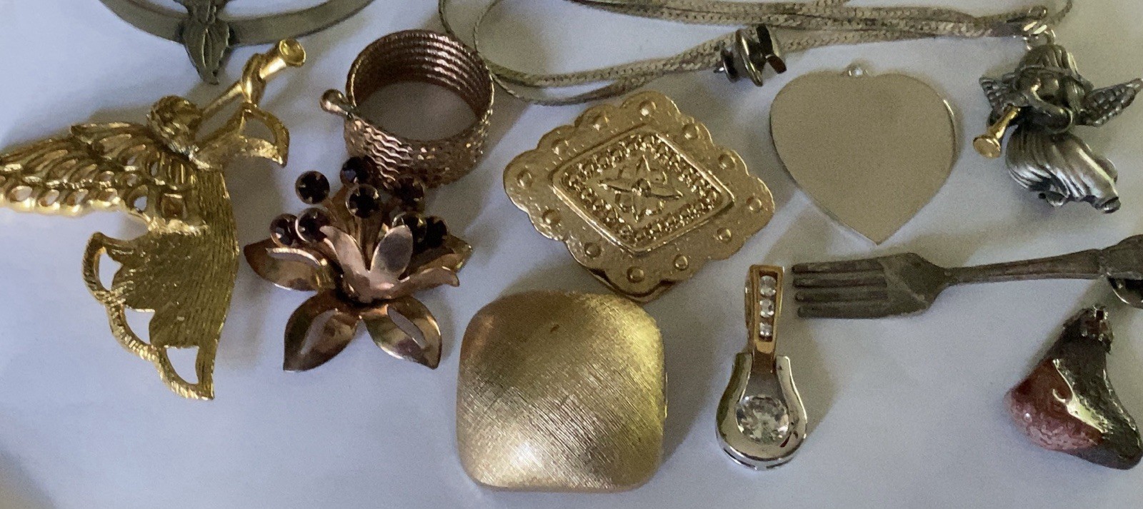 Vintage Jewelry Lot ~ Wearable ~ 16 Items ~ Bracelets Chain Brooch Pin Ring Clip
