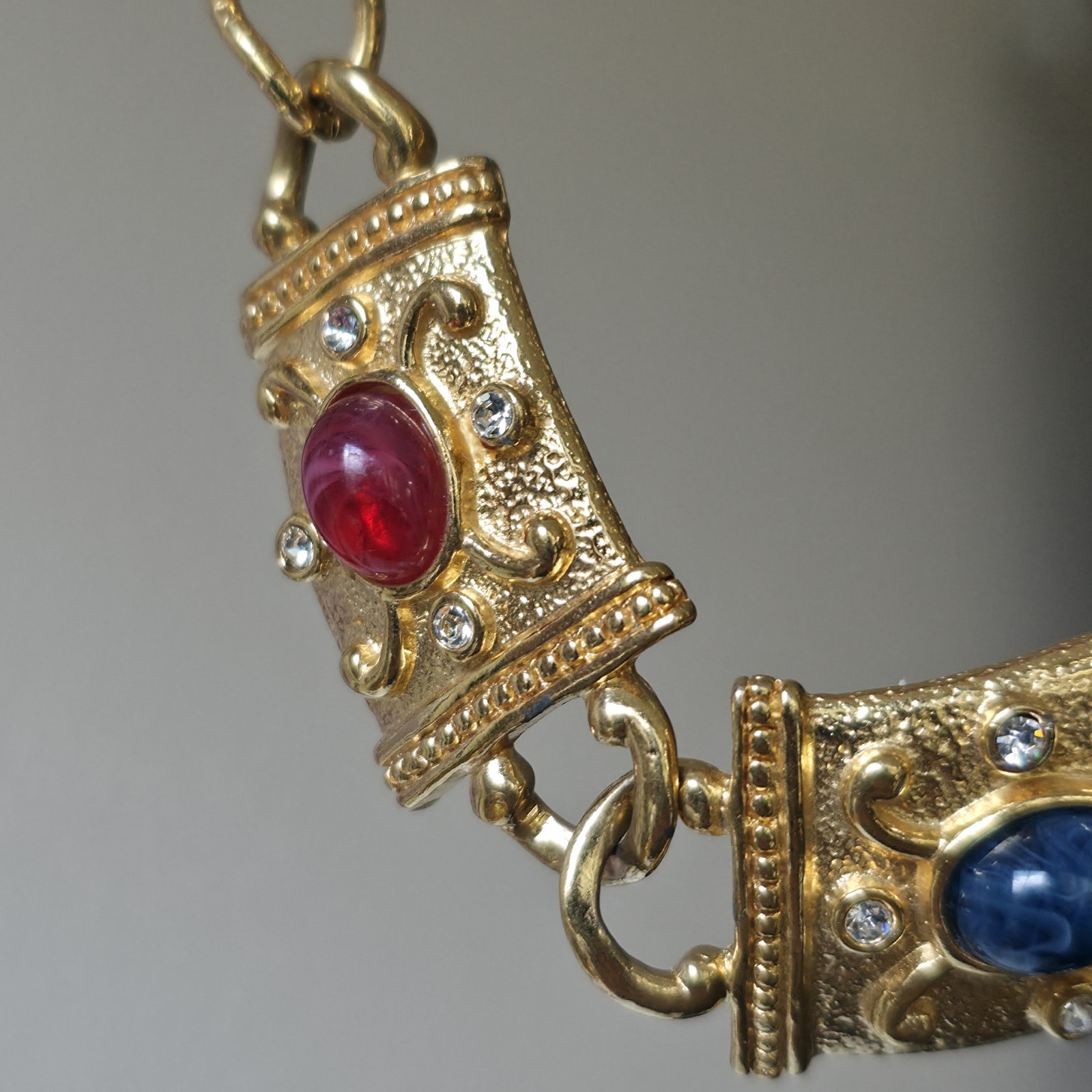 Vintage AVON Necklace Etruscan style Essential Treasures Gold Tone Choker Read