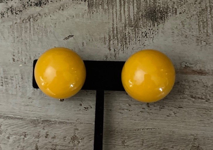 Vintage Signed Vogue Butterscotch Yellow Acetate Button Dome Clip On Earrings
