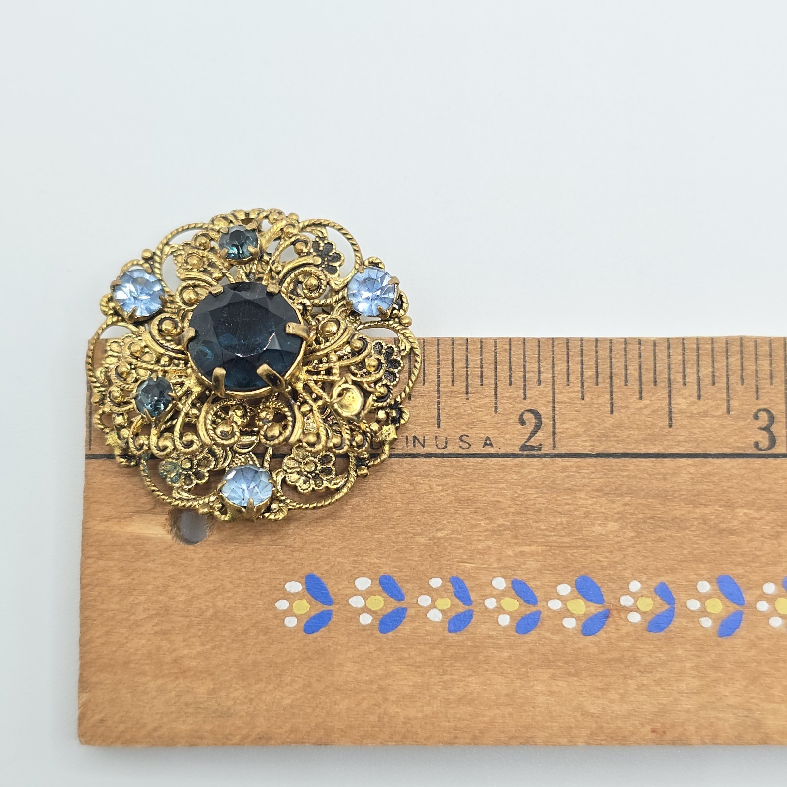 VTG Blue Glass Rhinestone Brooch Czechoslovakia Filigree Gold Tone 1-7/16″ READ