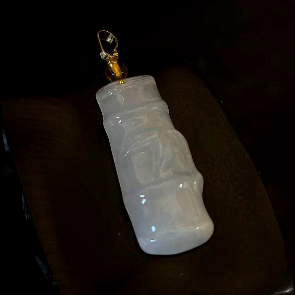 Hi-grade Natural Light Green Jade Jadeite Carved ‘BAMBOO’ Pendant, Free Necklace
