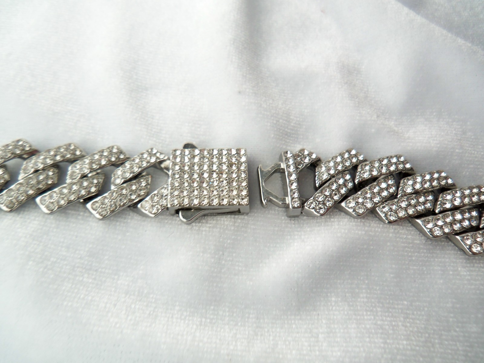 Pave Crystal Rhinestone wide Link Chain Collar Silvertone Necklace
