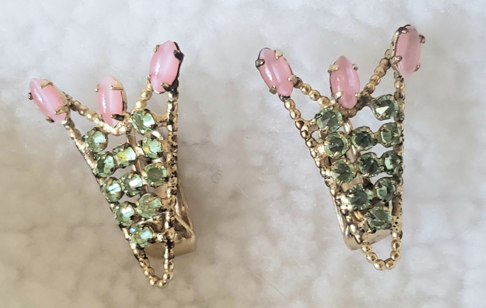 Signed SCHREINER Pink Cabochon Art Glass Coral Peridot Brooch Clip Earrings