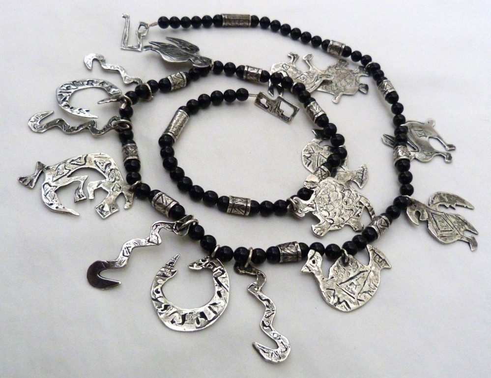 28″ LONG SOUTHWESTERN STERLING SILVER TURTLE BIRD RABBIT ONYX BEAD NECKLACE