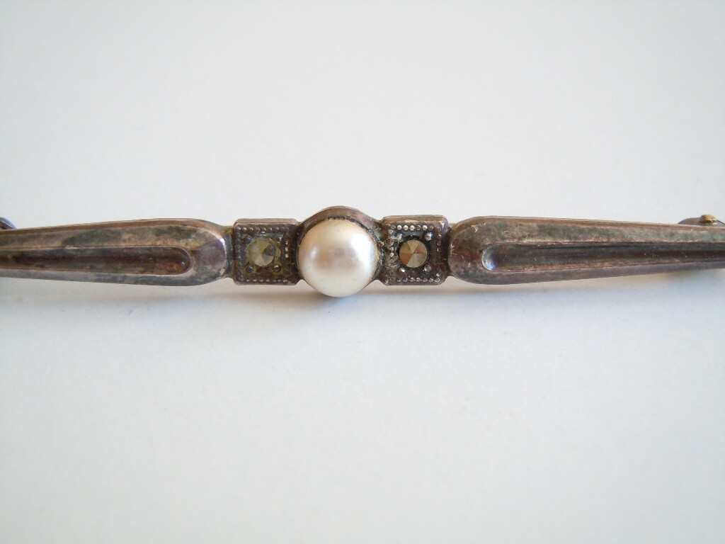 Antique Brooch 835 SILVER Blackened? Kunstperle? Marcasites 4.6 g/7.2 x 0.6 cm