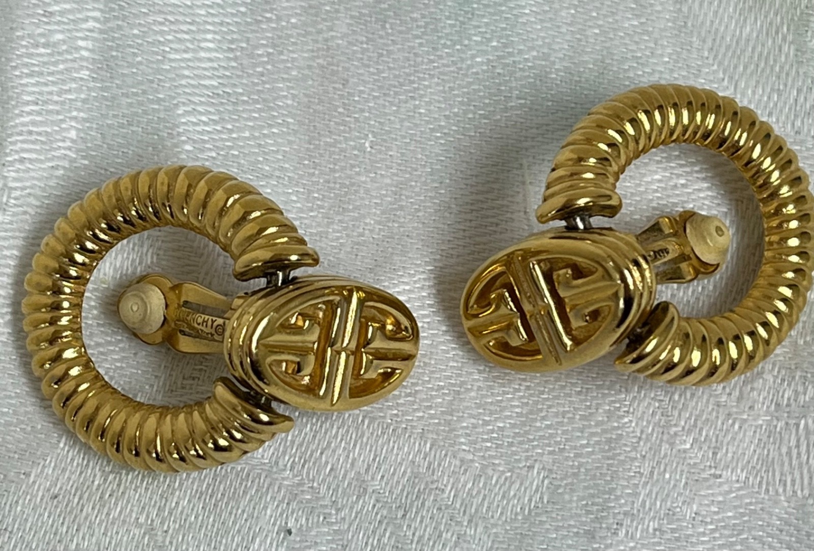 Vintage Givenchy LOGO Door Knocker Earrings Gold Plated Ribbed Clip 80s
