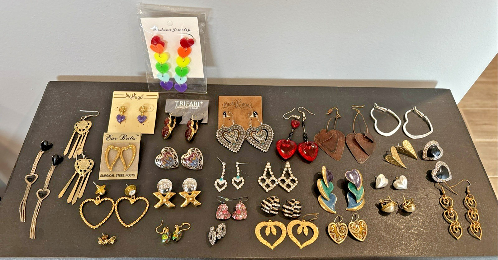 Lot 28 Earrings Enamel Plastic Gold Silver Tone Hearts Love Romance $3 each