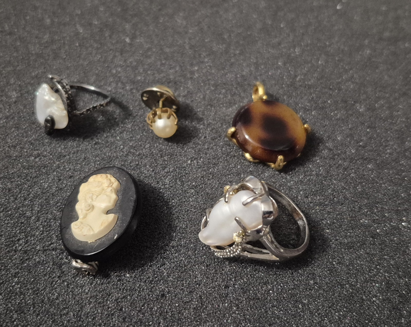 5pc Vintage Mixed Jewelry Lot Ring ,tie tac ,broach ,pendant