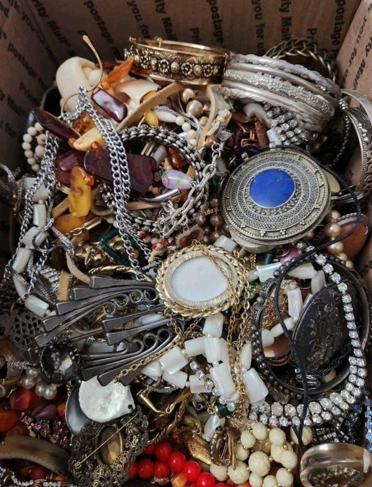 3 Pounds Jewelry Costume Vintage Mix LBS necklaces bracelets pins rings etc lbs