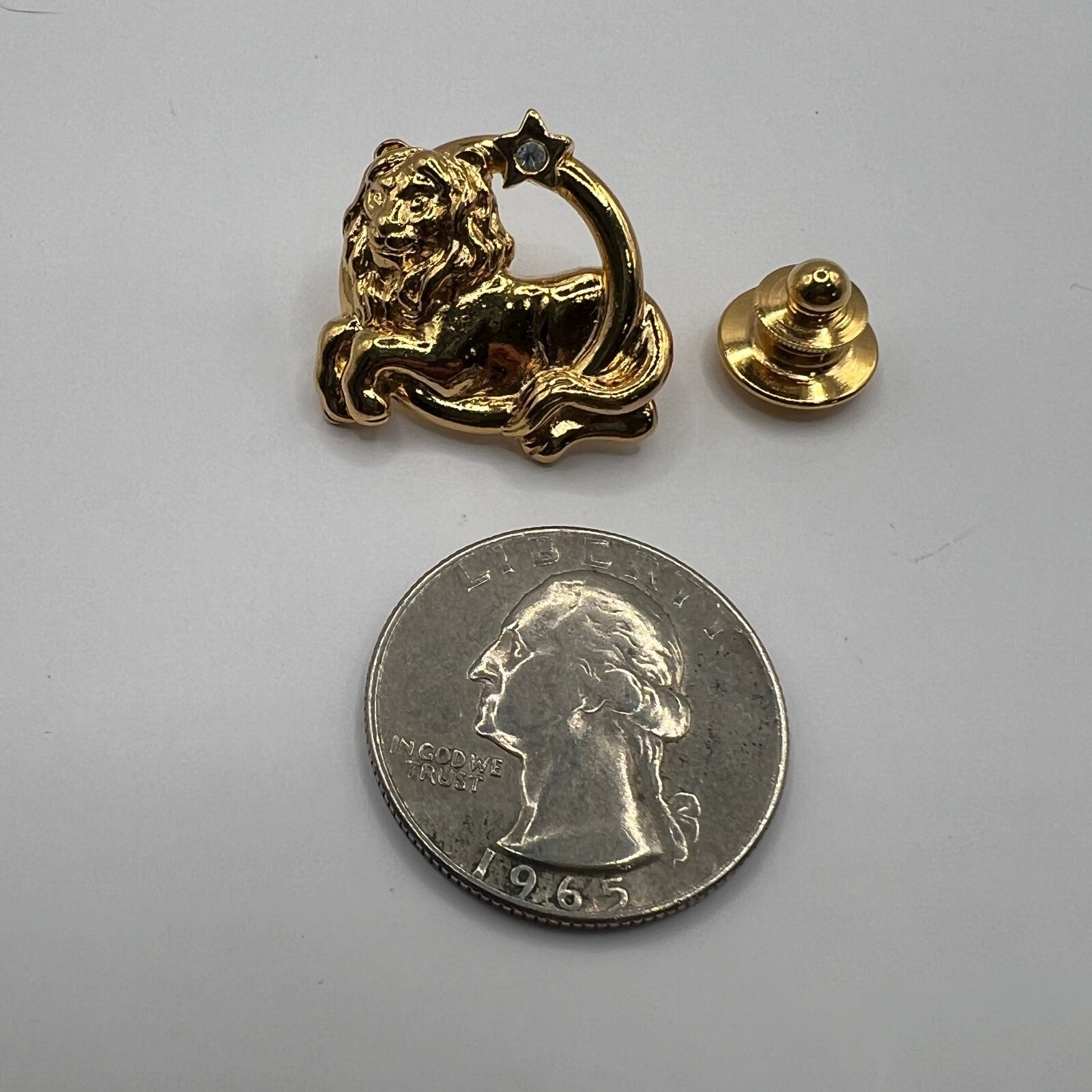Avon Leo Lion Brooch Signs of the Future Gold Tone Crystal Accent Tie Tack Pin