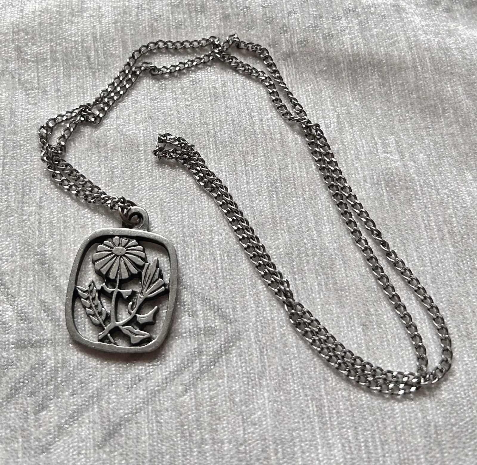 25” Sweden Pewter Pendant Infinity Chain No Clasp