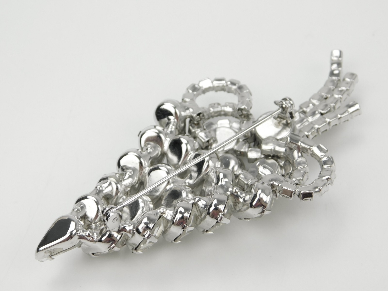 HIGH END Clear Glass Rhinestone 3D Effect Statement Brooch 4″ Unsigned Designer