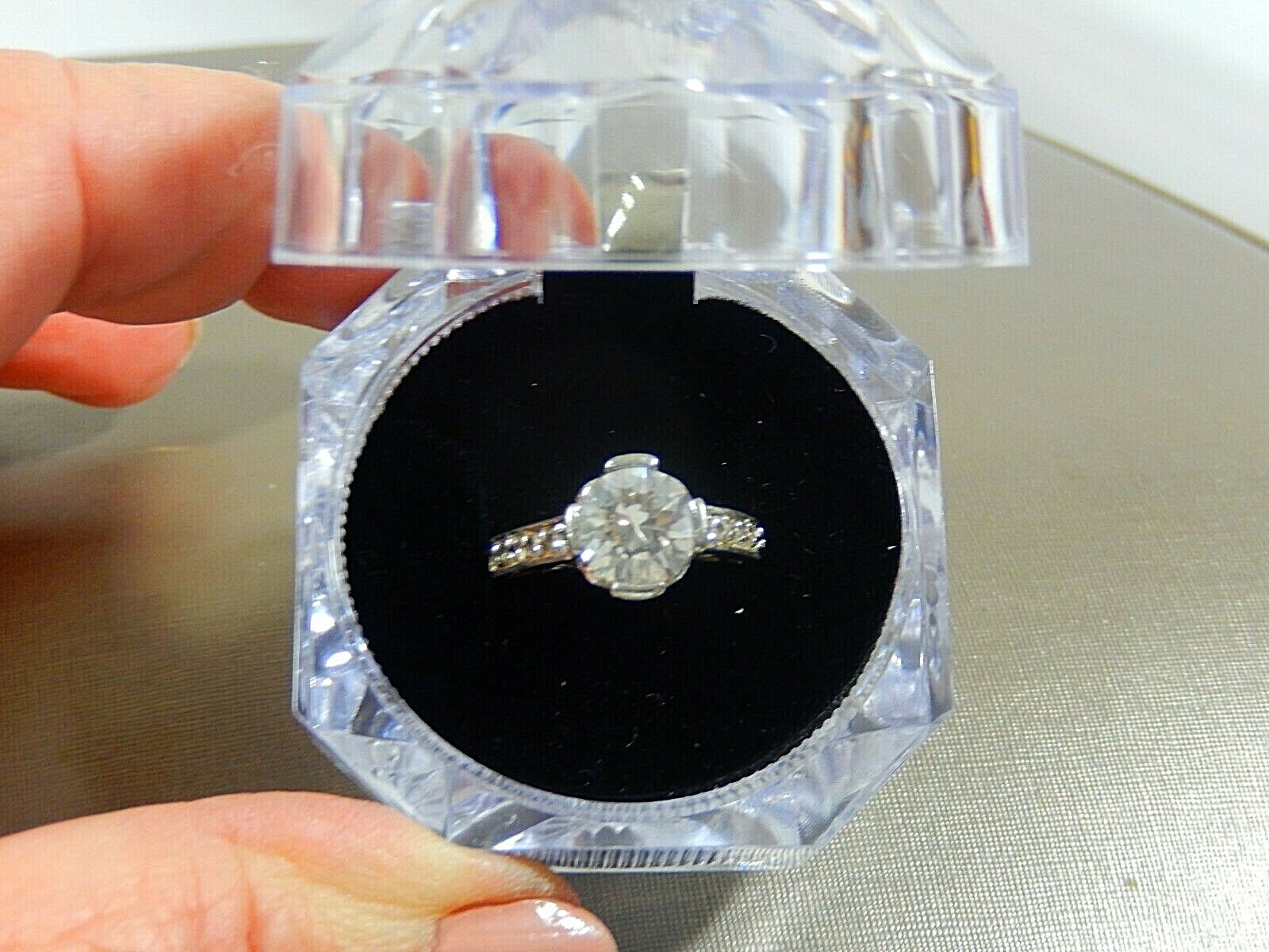 VTG 925 STERLING SILVER PRONG SET CLEAR CZ WITH CHANNEL-SET ACCENTS RING SIZE 7
