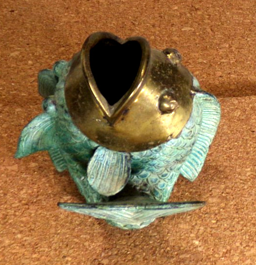 GREEN & BRASS METAL FISH STATUE 2 LB 4 OZ lngh 5″ hgtt 5″ thik 4.5p” $48
